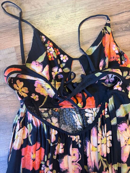 NEW FREE People Wisteria Floral Print VNeck Cut-Out Sleeveless Open TieBack Maxi - Picture 10 of 11